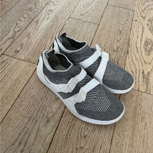 Nike Black and White Knit Athletic Shoes